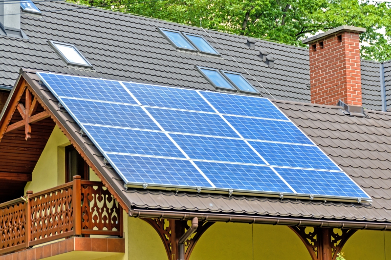 chauffagiste-CHATEAUVERT-min_solar-panels-1477987